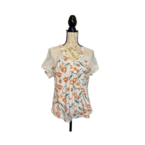 Daniel Rainn Marda Lace Sleeve Detail Textured Knit Top - Picture 1 of 3